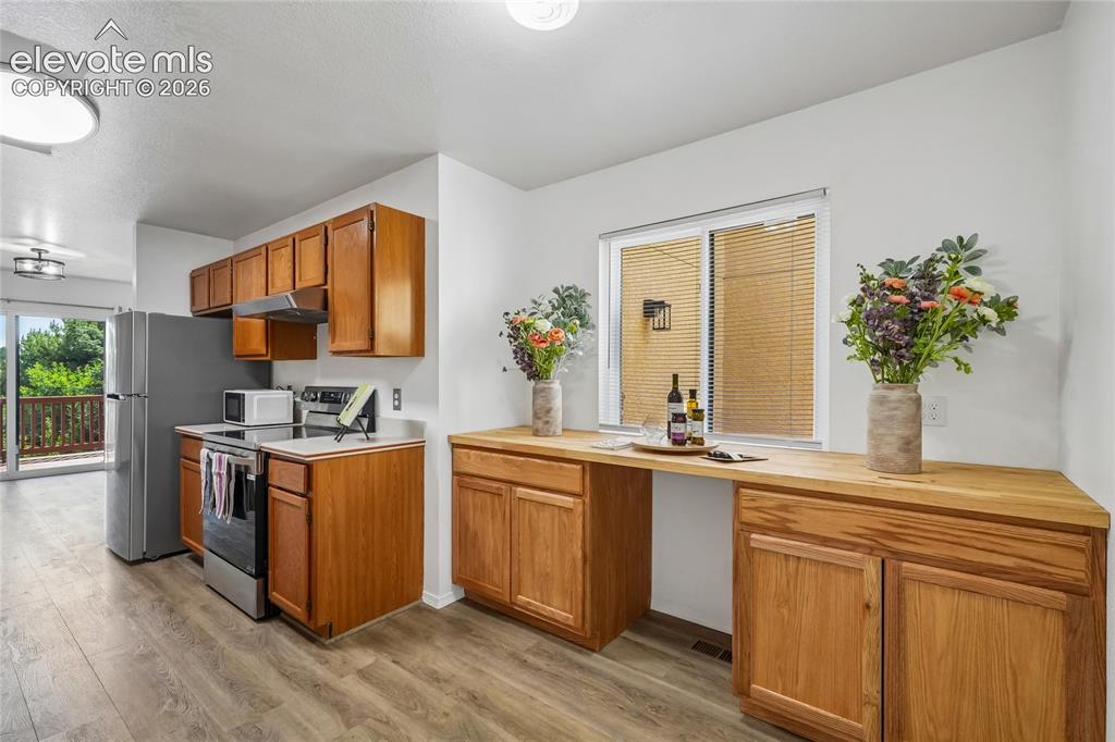 Image 14 of 50: Kitchen