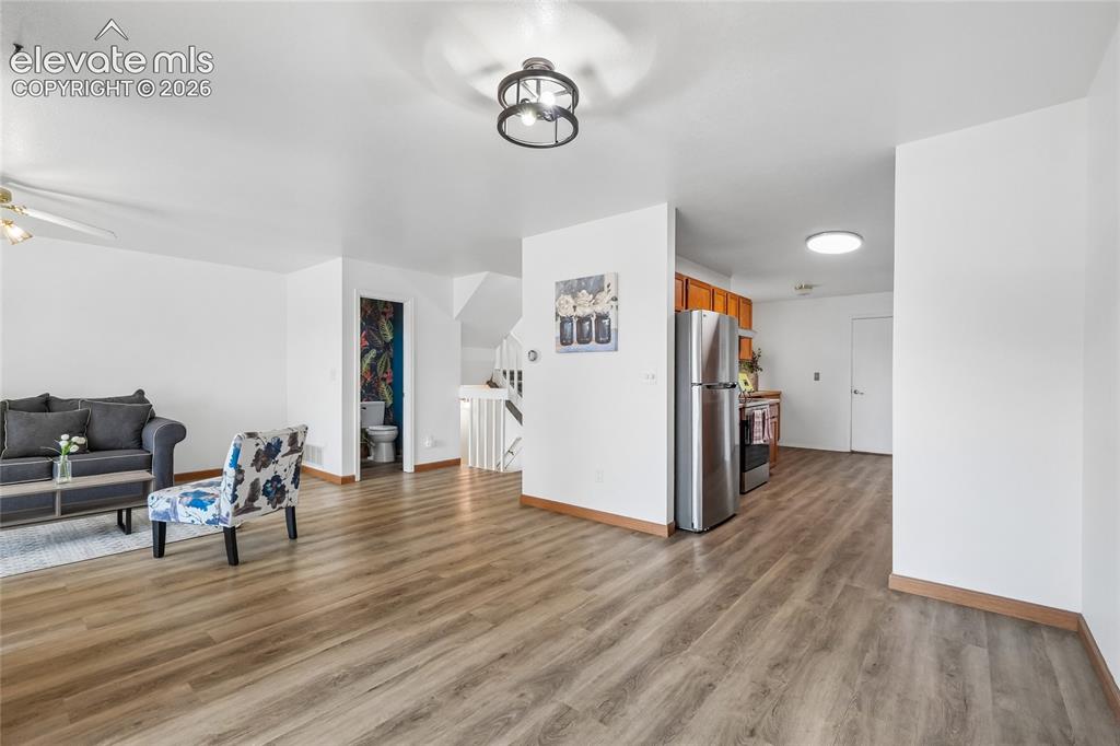Image 8 of 50: Dining Area