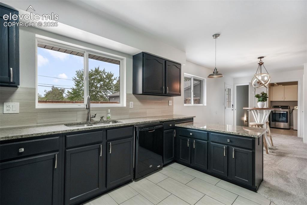 Image 12 of 50: Kitchen