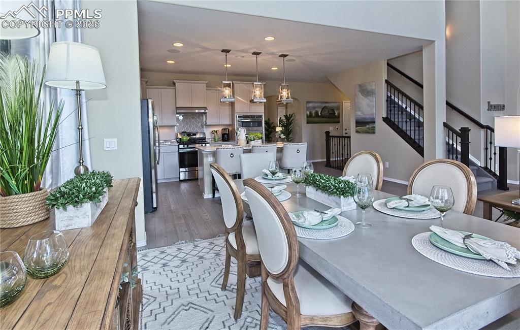 Image 10 of 30: Dining Area