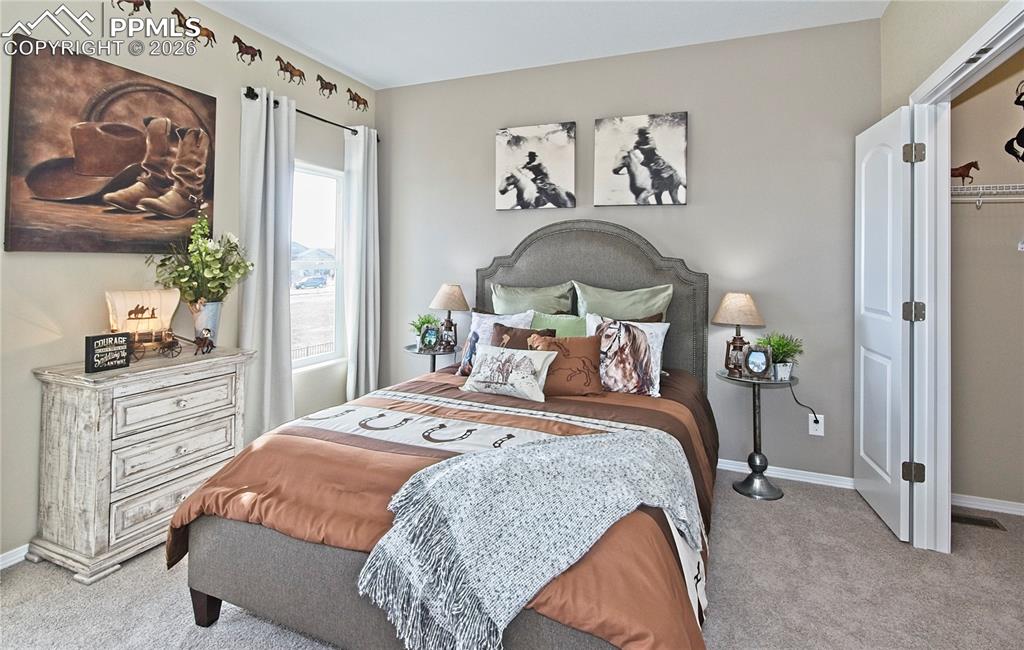 Image 19 of 30: Bedroom