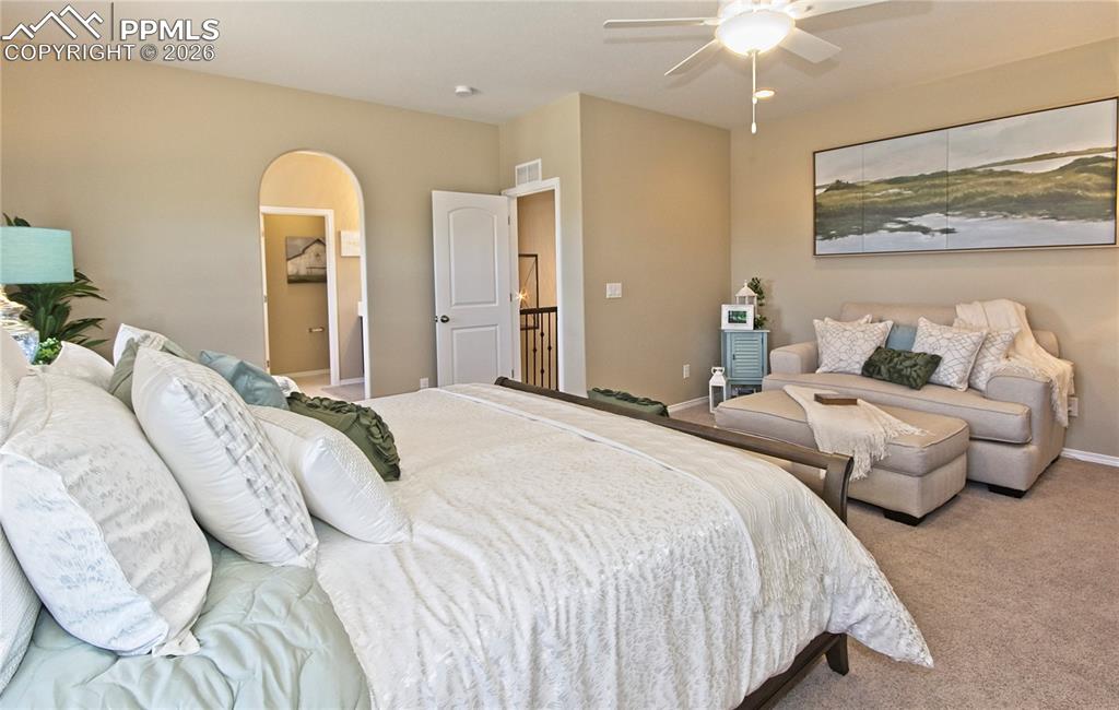 Image 23 of 30: Bedroom