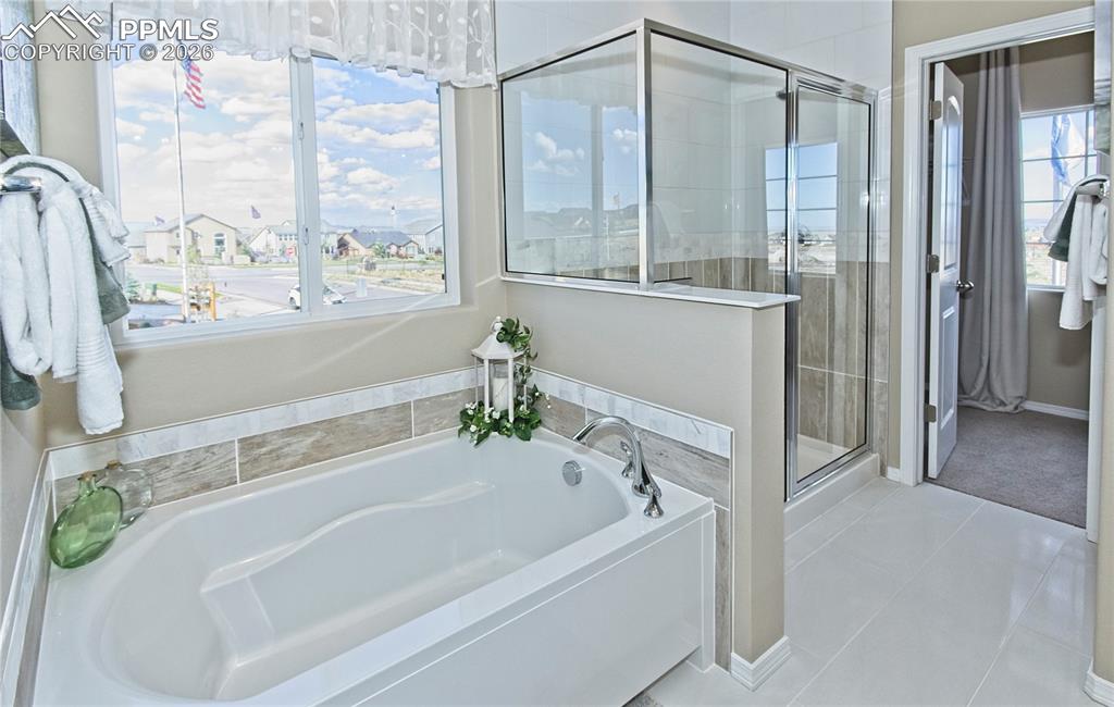 Image 25 of 30: Bathroom