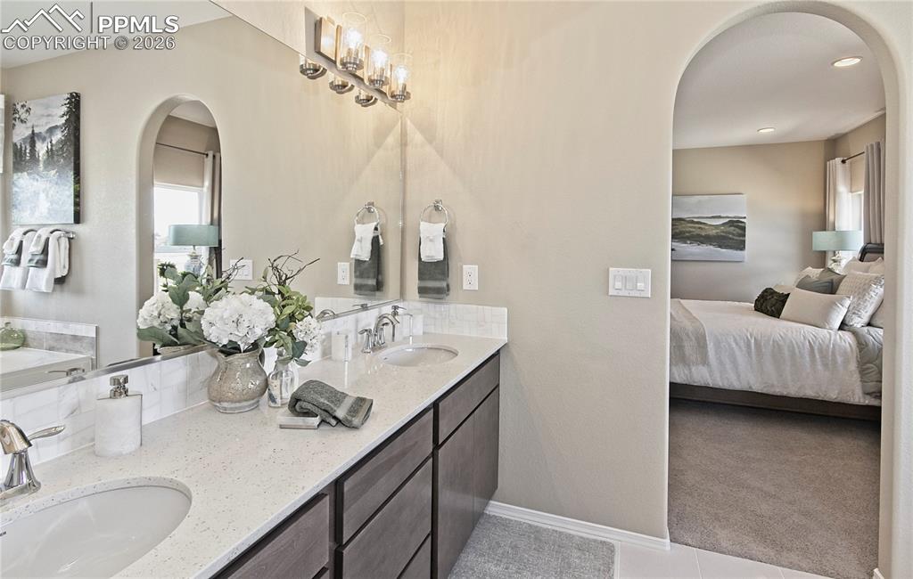 Image 26 of 30: Bathroom