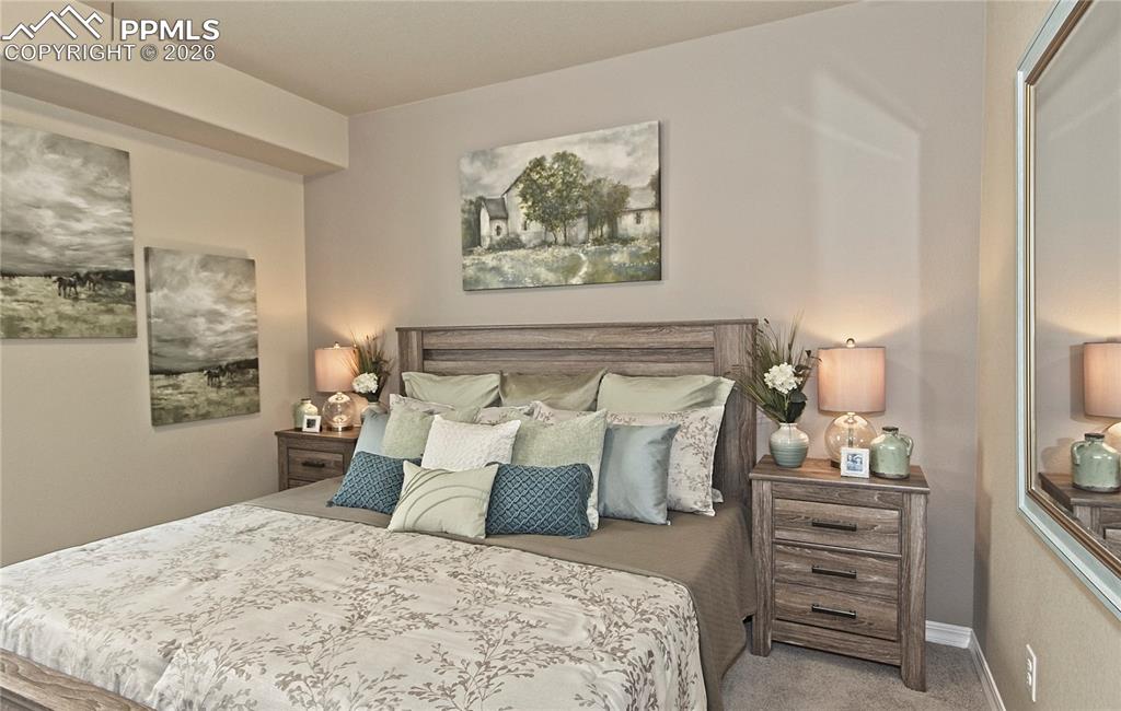 Image 29 of 30: Bedroom