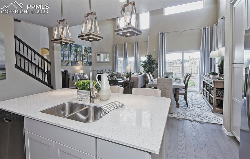 Image 7 of 30: Kitchen