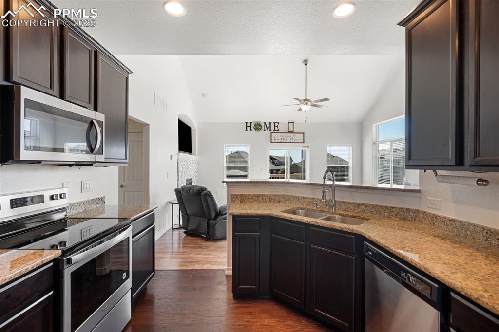 Image 11 of 38: Kitchen