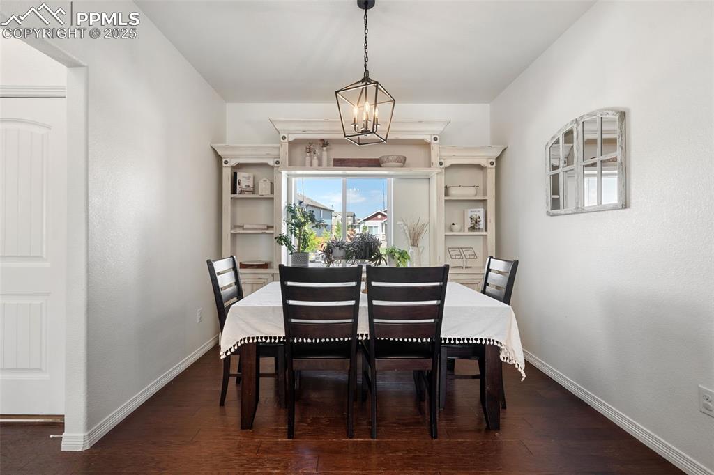 Image 13 of 38: Dining Area