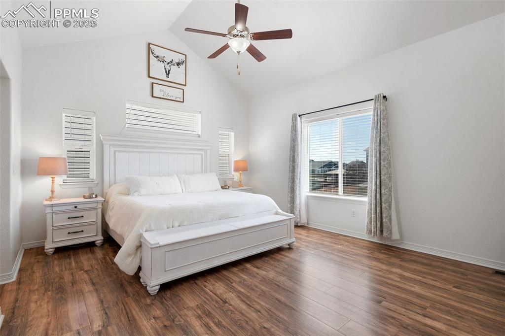 Image 14 of 38: Bedroom