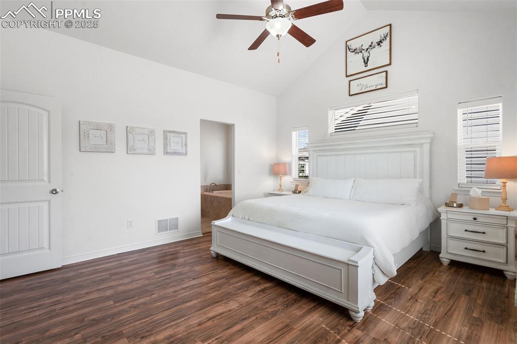 Image 15 of 38: Bedroom