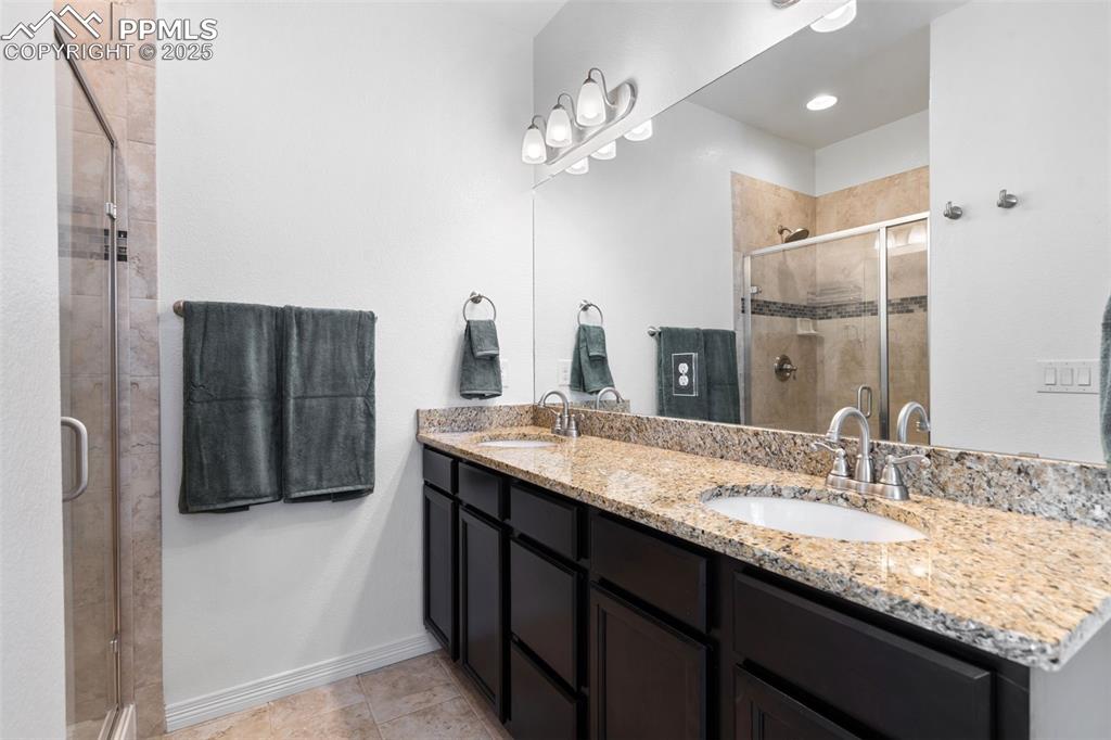 Image 17 of 38: Bathroom
