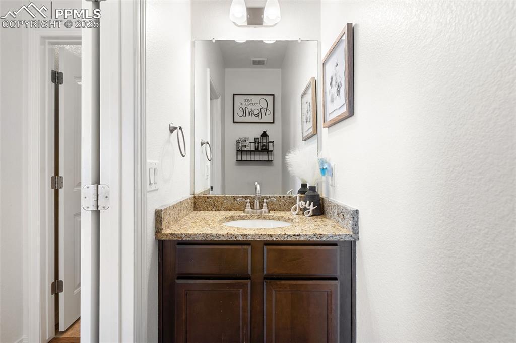 Image 18 of 38: Bathroom