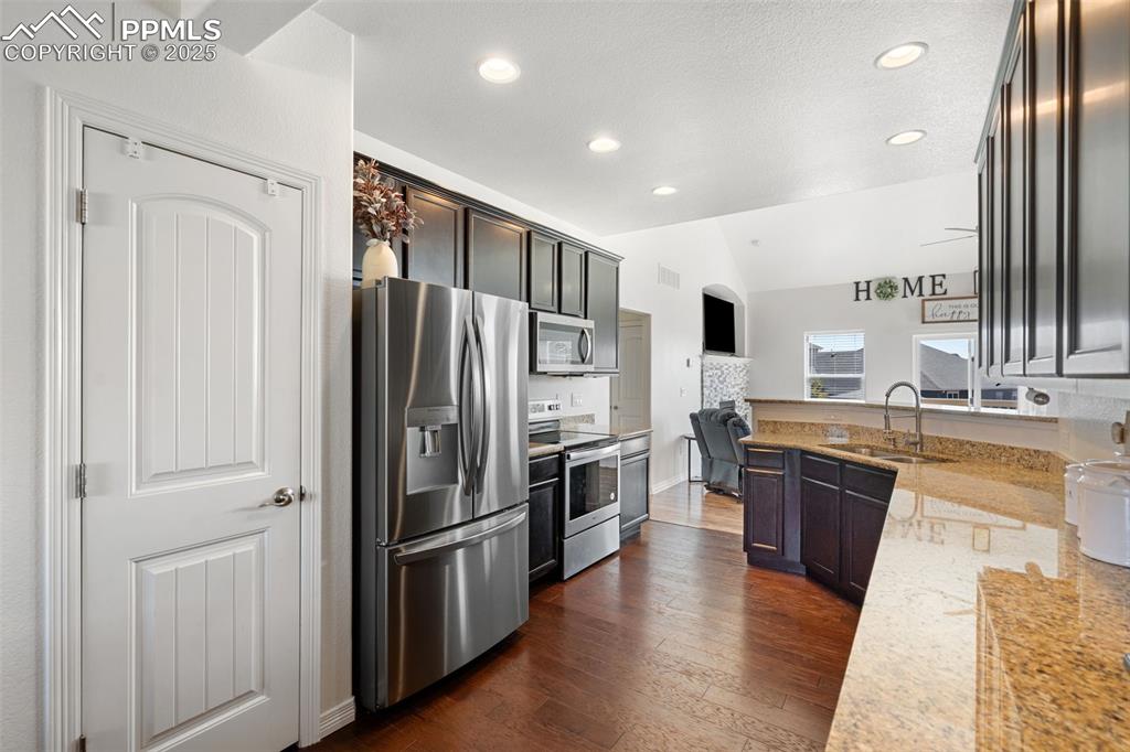 Image 9 of 38: Kitchen