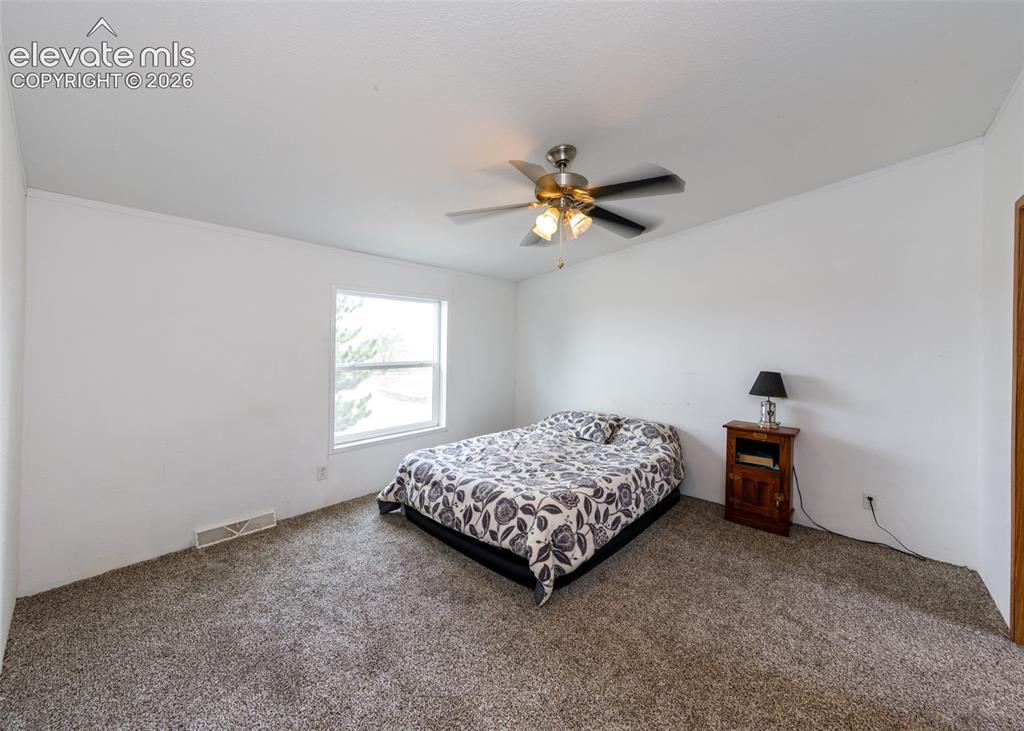 Image 14 of 40: Bedroom