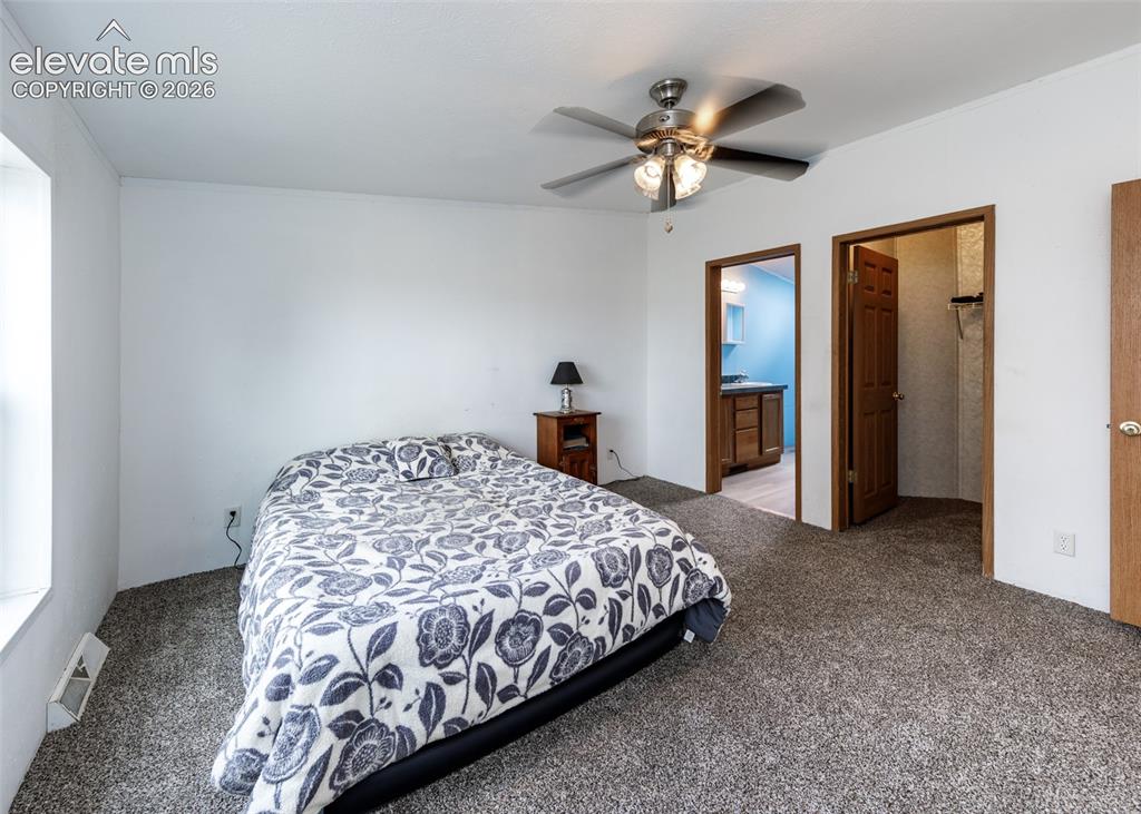Image 15 of 40: Bedroom