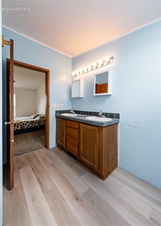 Image 16 of 40: Bathroom