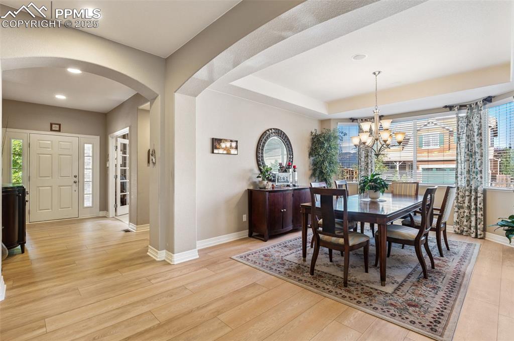 Image 10 of 35: Dining Area