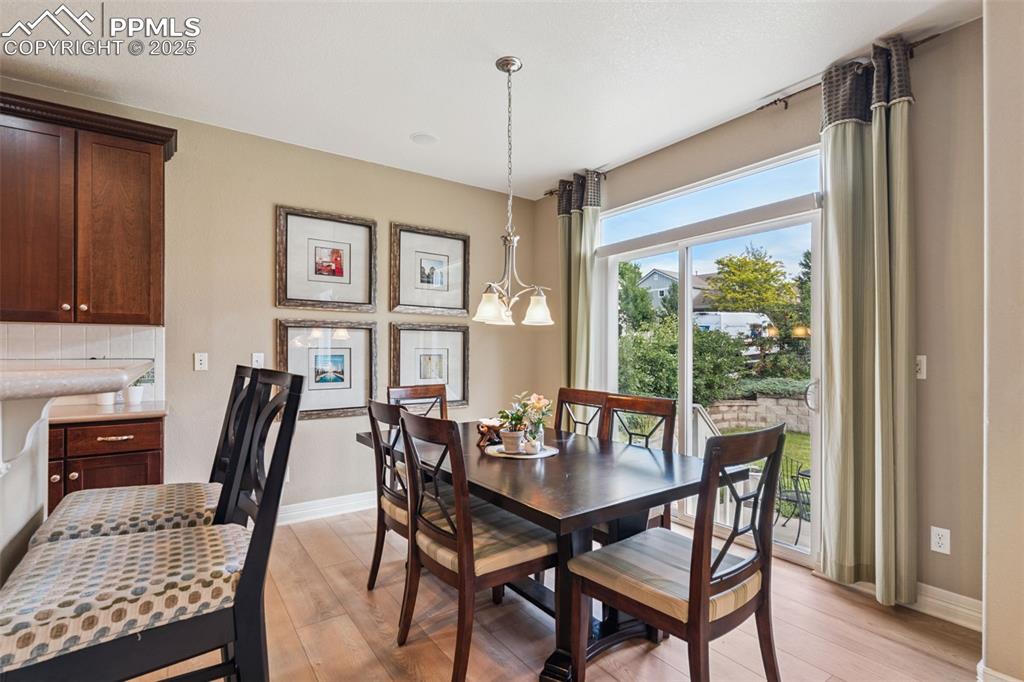 Image 15 of 35: Dining Area
