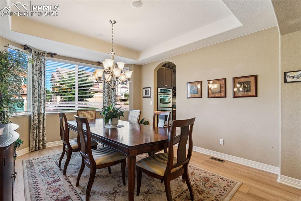 Image 9 of 35: Dining Area