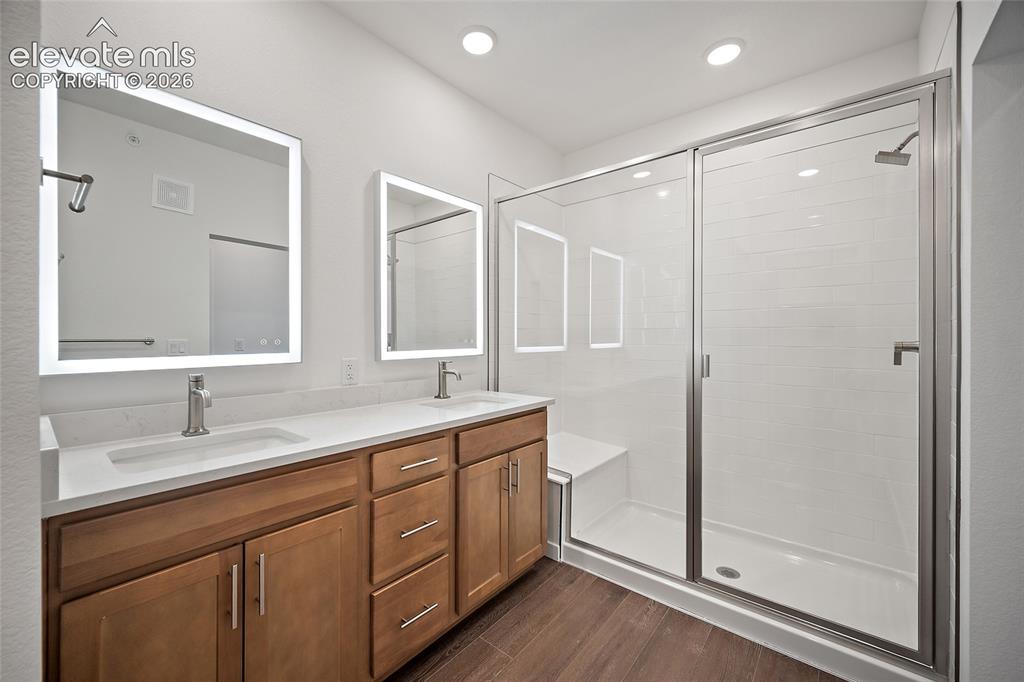 Image 12 of 22: Bathroom