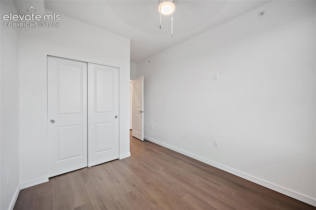 Image 19 of 22: Bedroom