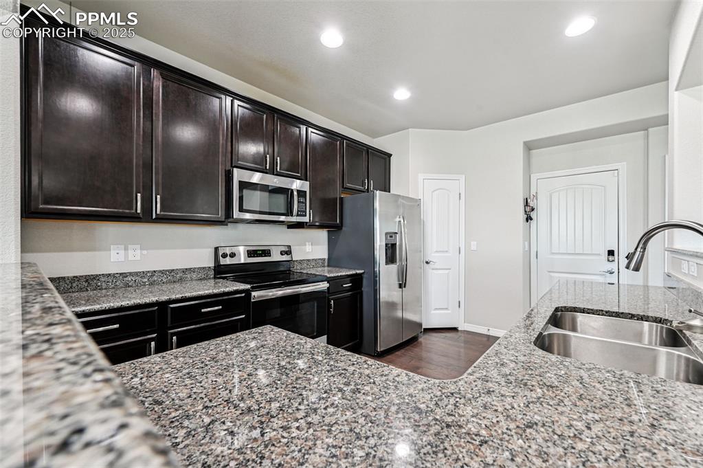 Image 11 of 50: Kitchen