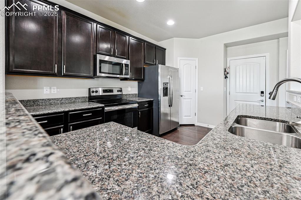 Image 12 of 50: Kitchen