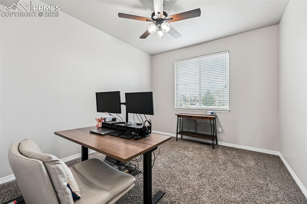 Image 14 of 50: Office