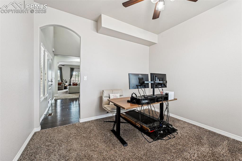 Image 15 of 50: Office