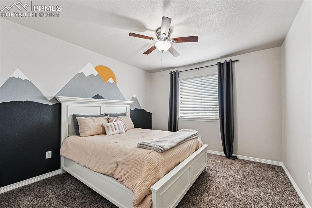 Image 17 of 50: Bedroom