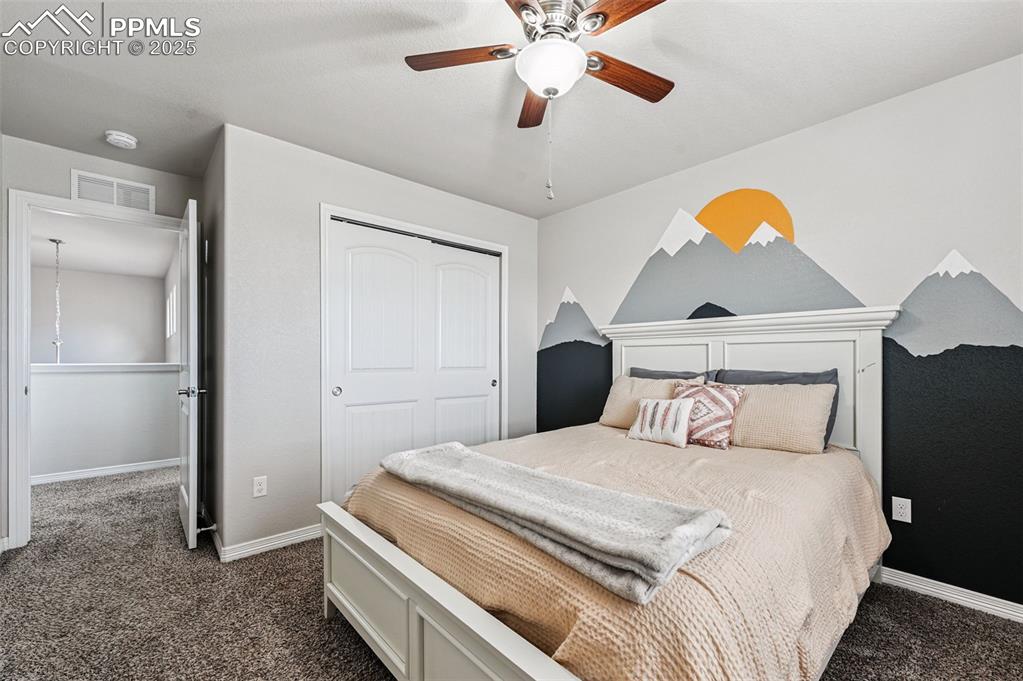 Image 18 of 50: Bedroom