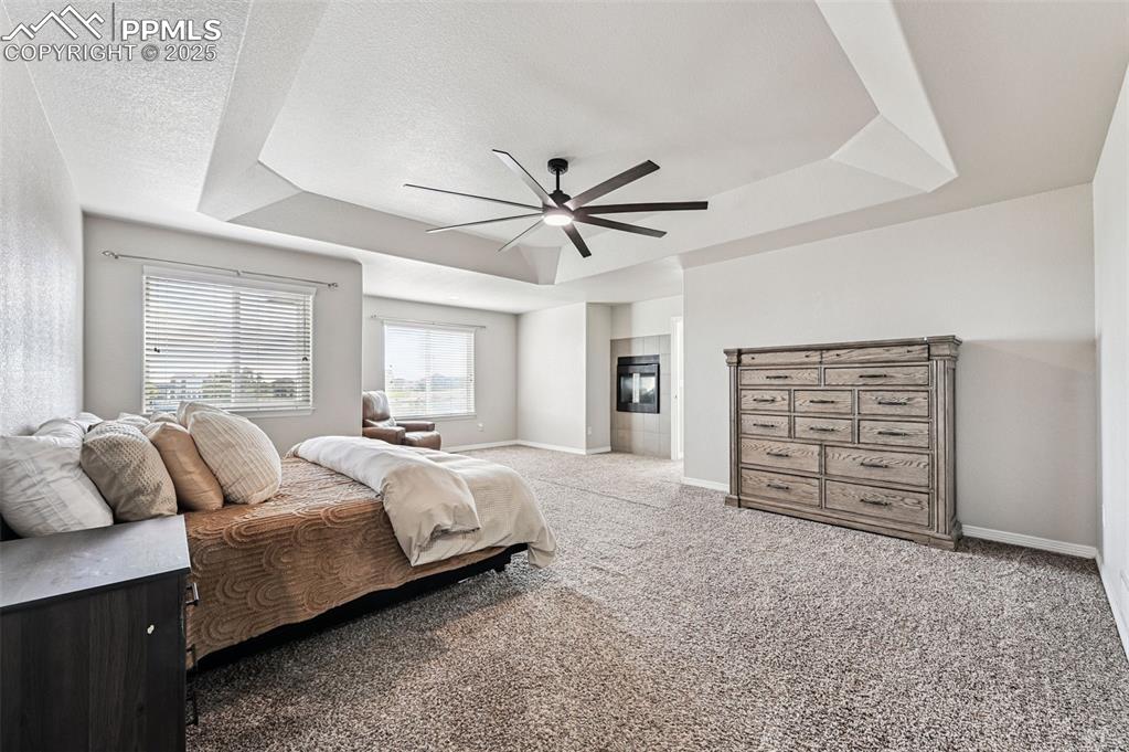 Image 19 of 50: Bedroom