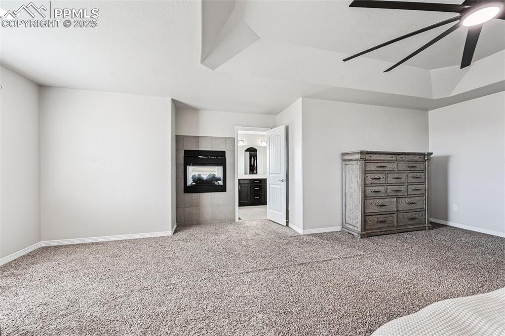 Image 22 of 50: Bedroom