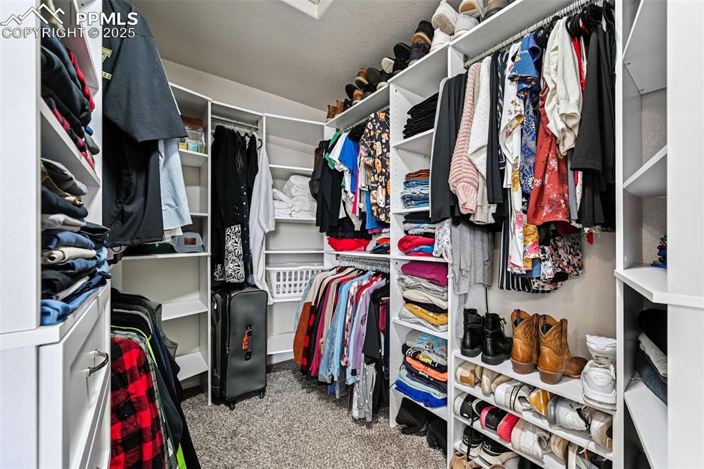 Image 24 of 50: Closet