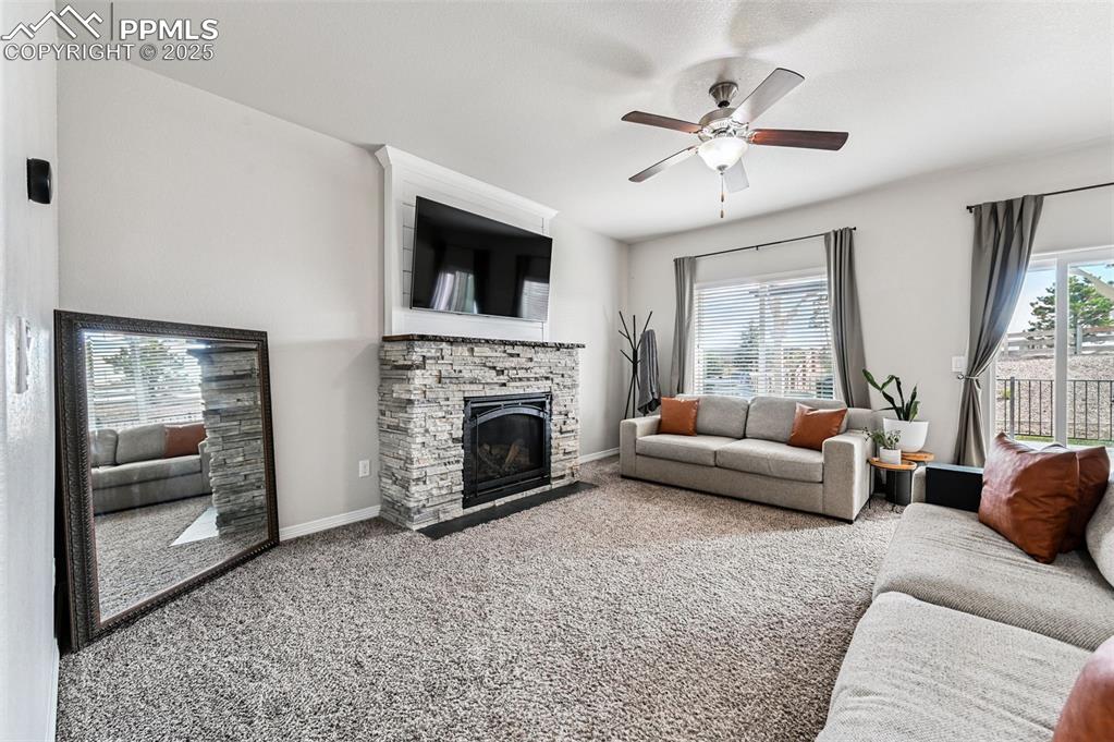 Image 3 of 50: Living Room