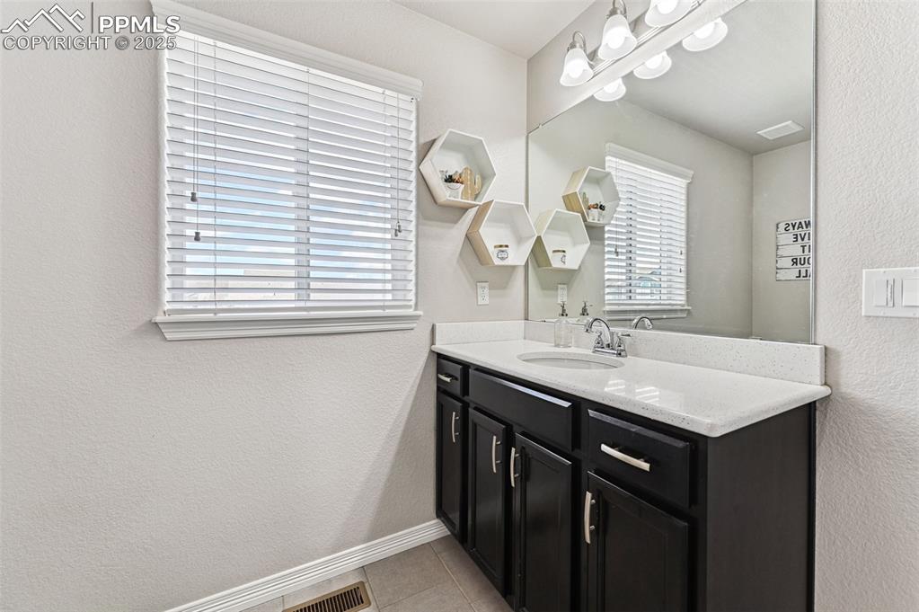 Image 30 of 50: Bathroom