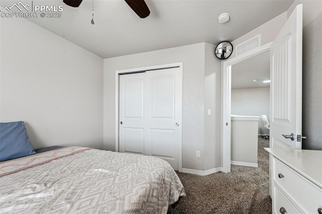 Image 33 of 50: Bedroom