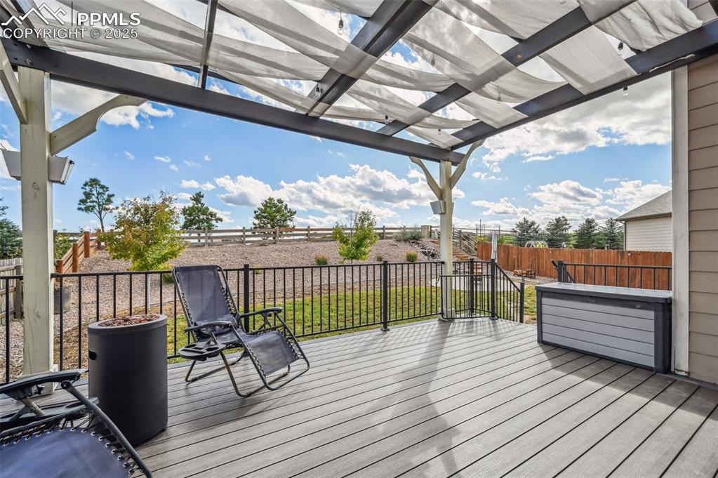 Image 36 of 50: Deck