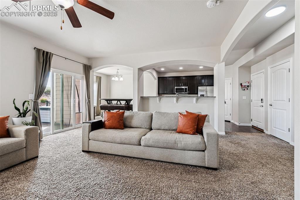 Image 5 of 50: Living Room