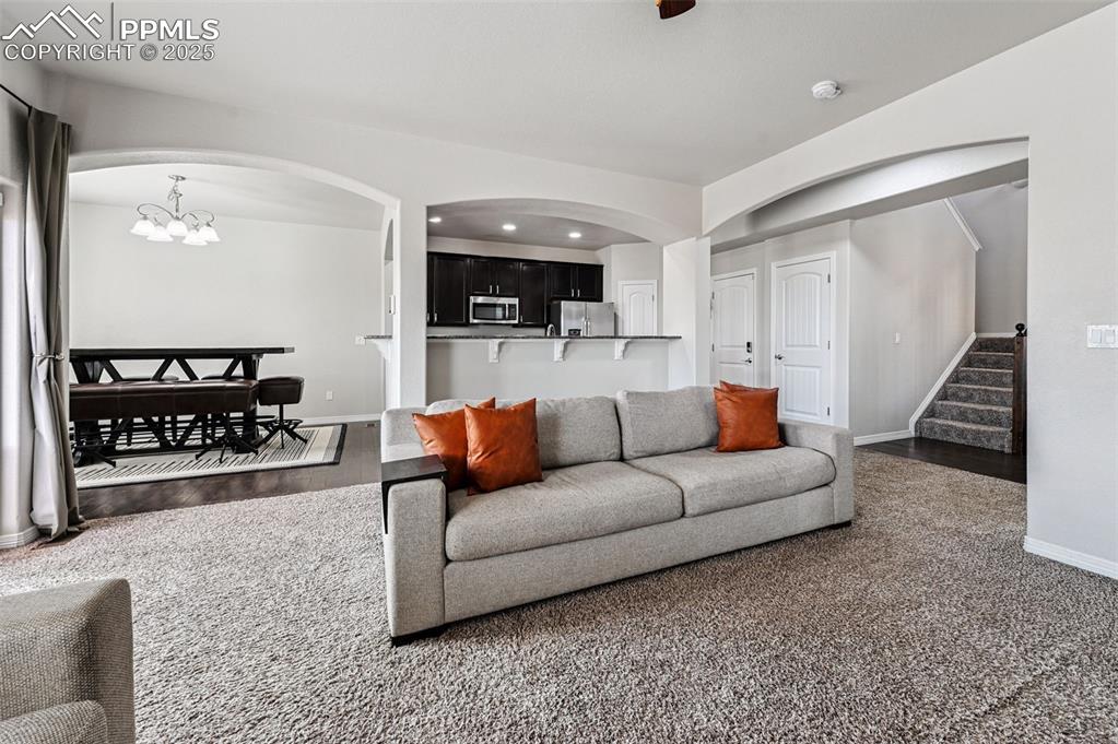 Image 6 of 50: Living Room