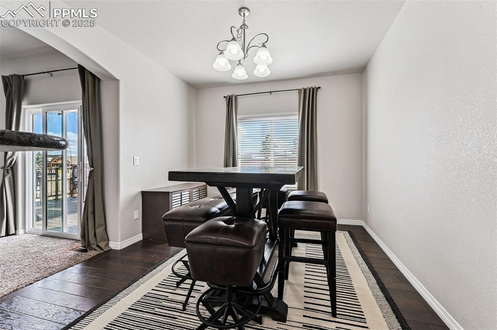 Image 9 of 50: Dining Area