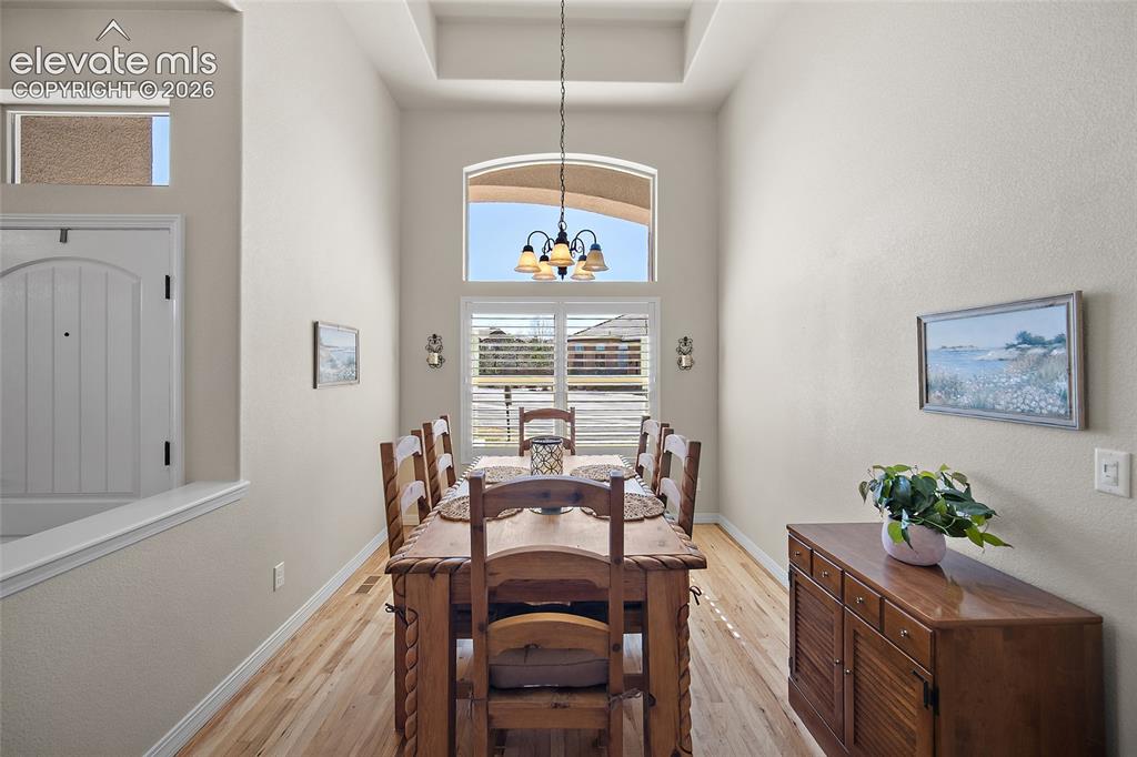 Image 13 of 39: Dining Area