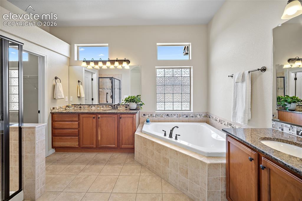 Image 16 of 39: Bathroom