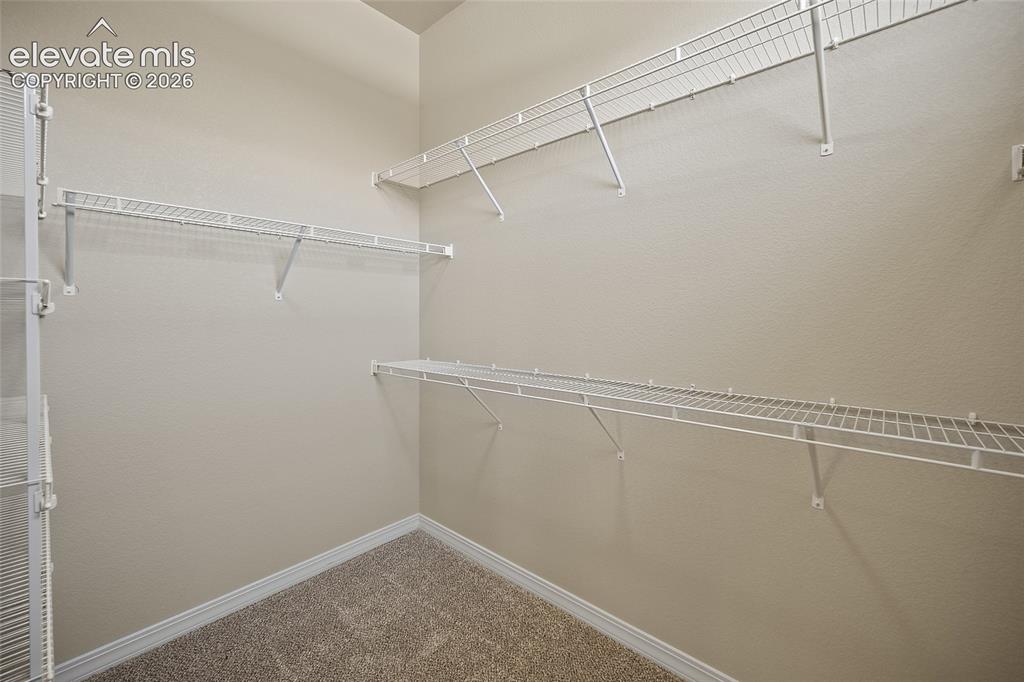 Image 19 of 39: Closet