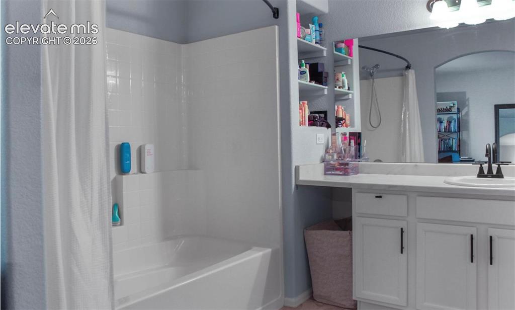 Image 12 of 19: Bathroom