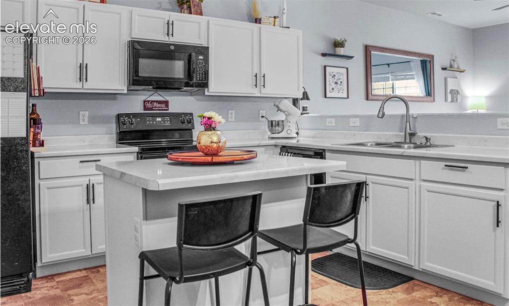 Image 5 of 19: Kitchen