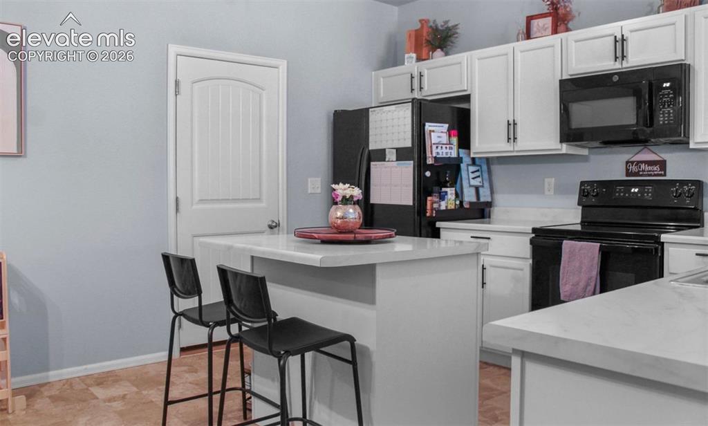 Image 6 of 19: Kitchen