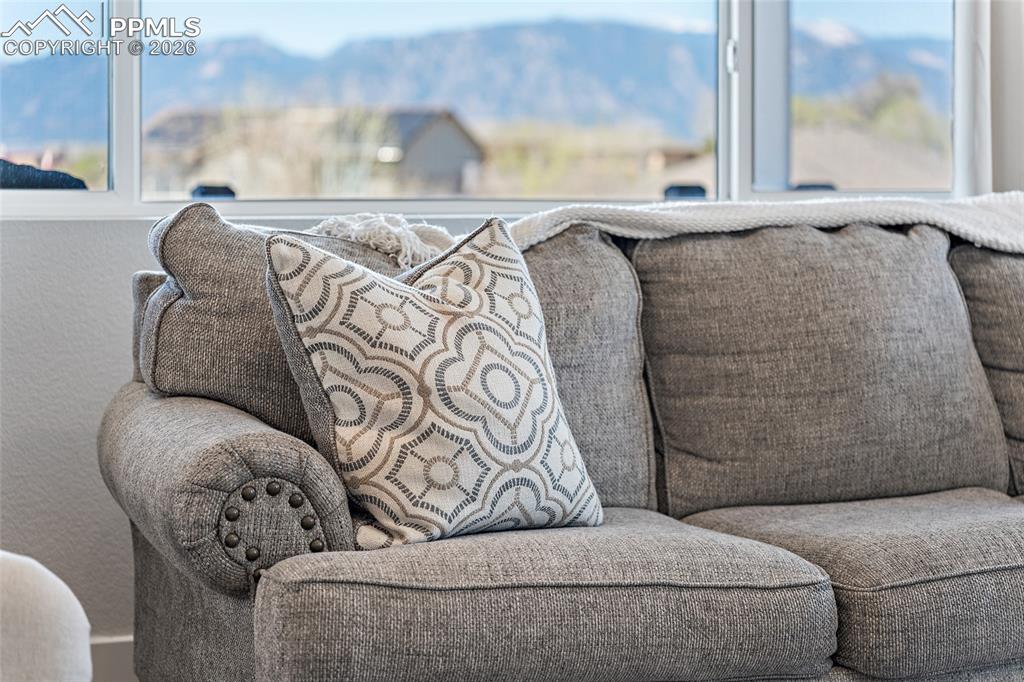 Image 18 of 49: Living Room