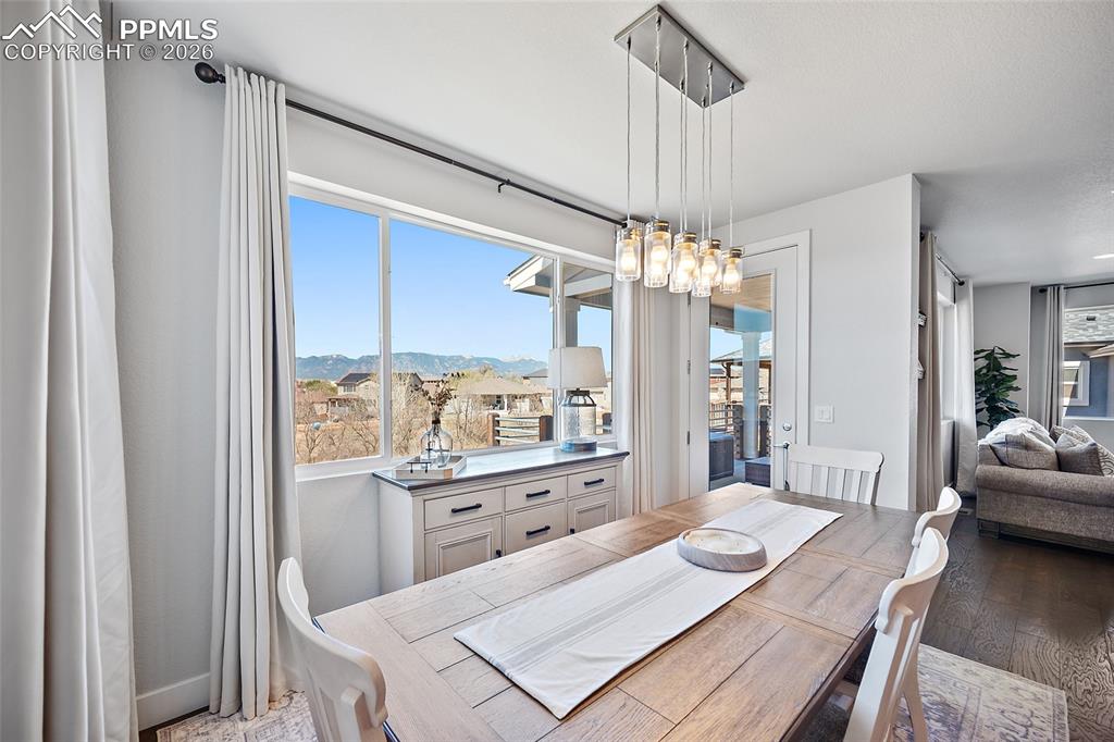 Image 20 of 49: Dining Area