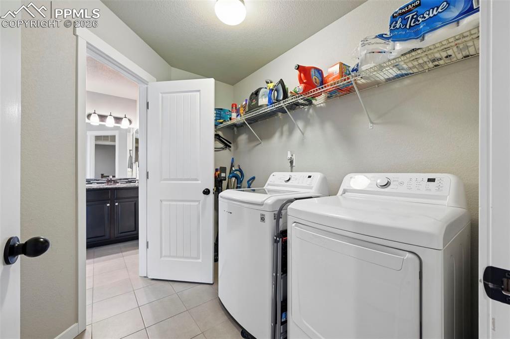 Image 18 of 43: Kitchen